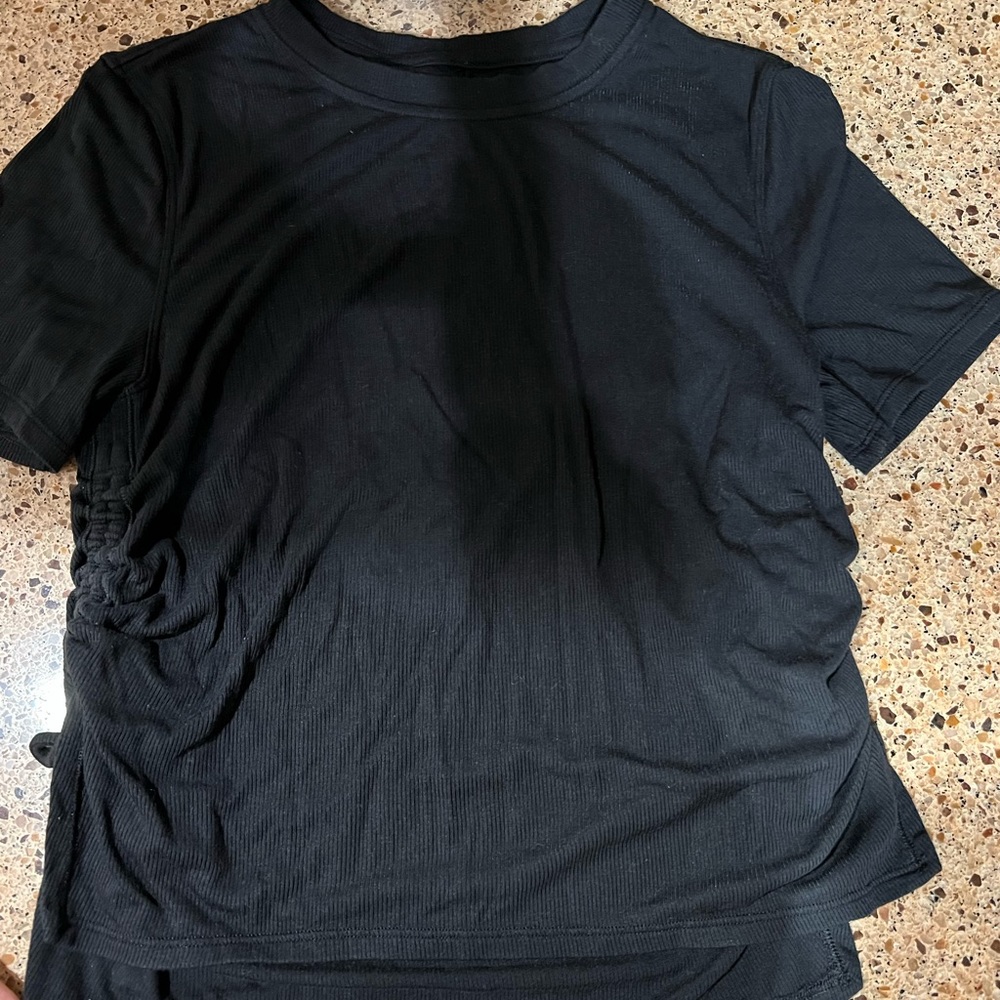 Black lululemon top/ size 6